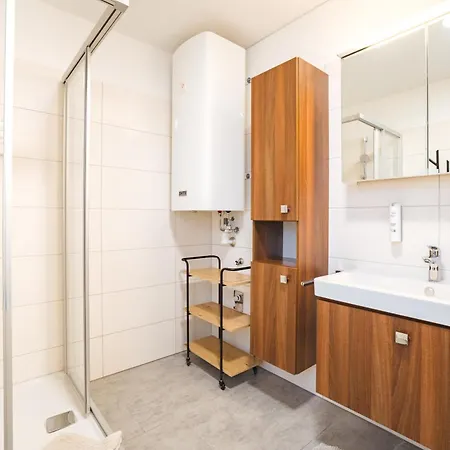 Haus Bachinger شقة